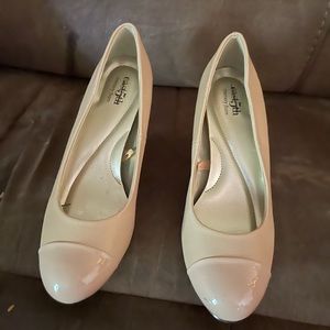 Lovely east 5th Memory Foam Pumps in wonderful condition